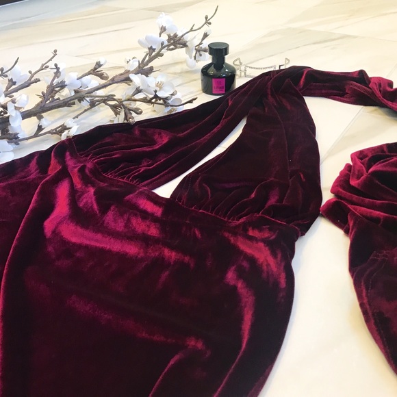 ✨2xHP✨ Sultry red velvet convertible dress - Picture 4 of 6